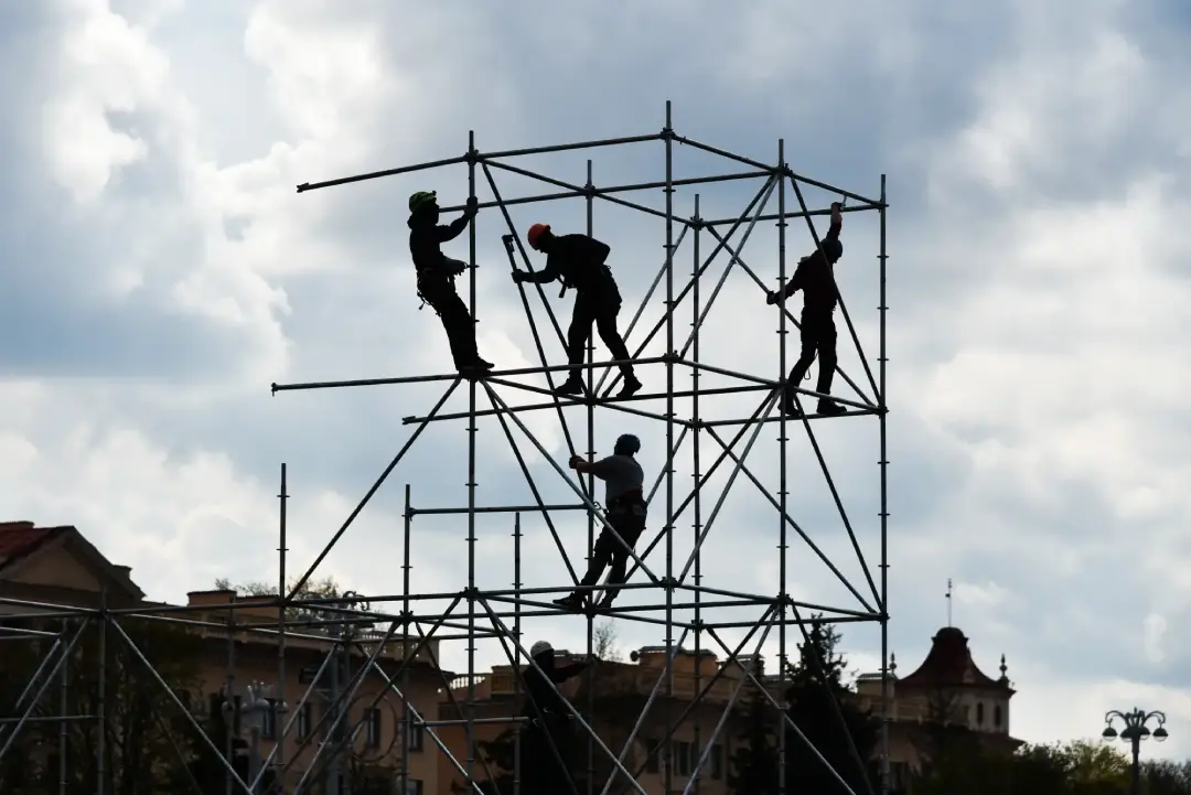 اجرای داربست استاندارد برای پروژههای حساس اجرای داربست استاندارد برای پروژههای حساس